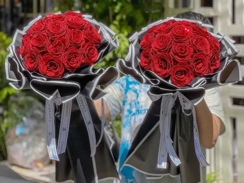Bó Hoa 15 Hoa Hồng Đỏ Sáp Kim Tuyến - HST30