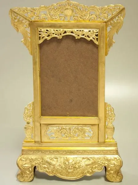 Hình ảnh khung ảnh thờ gia tiên bằng đồng vàng