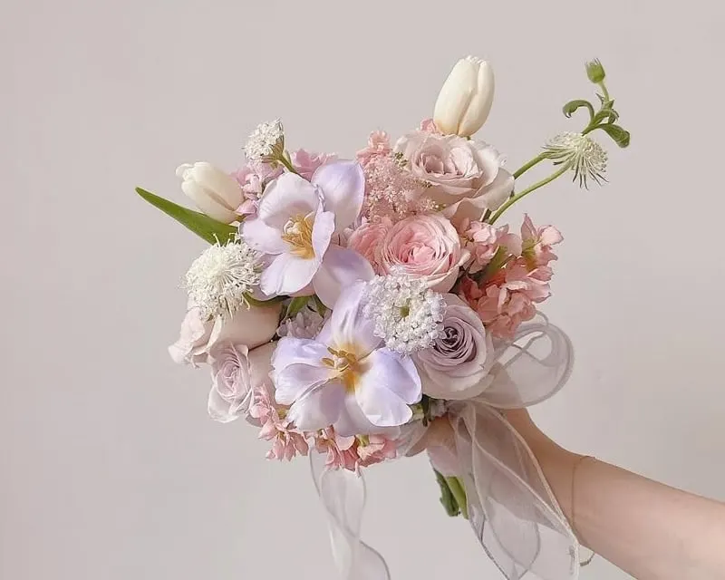 Hoa cưới mùa xuân hoa tulip phối cẩm tú cầu