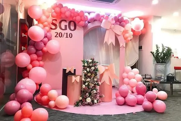 Backdrop 20/10 cực slay cho chị em tha hồ check in.