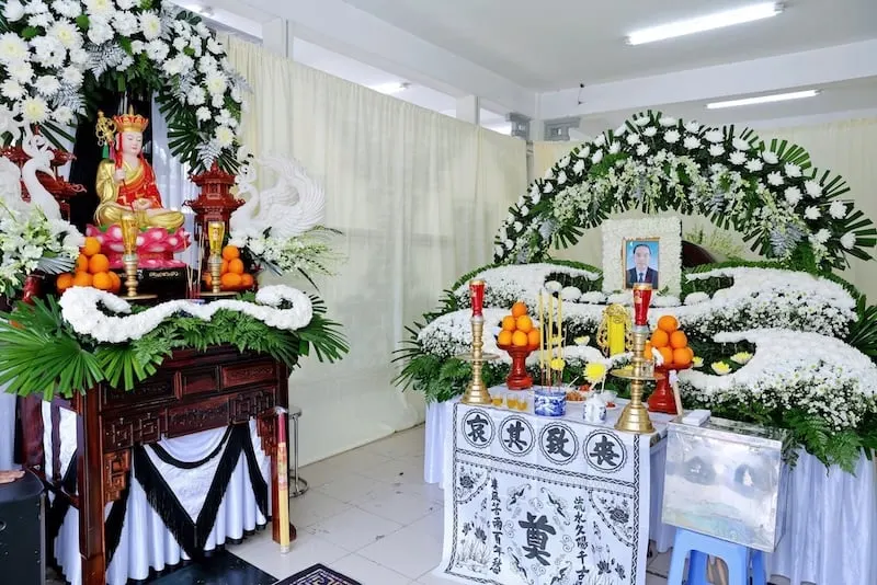 Mâm tế đám tang người theo Phật giáo