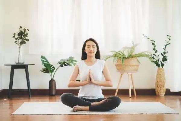 Mẹ bạn sẽ bất ngờ với hiệu quả của thiền và yoga mang lại
