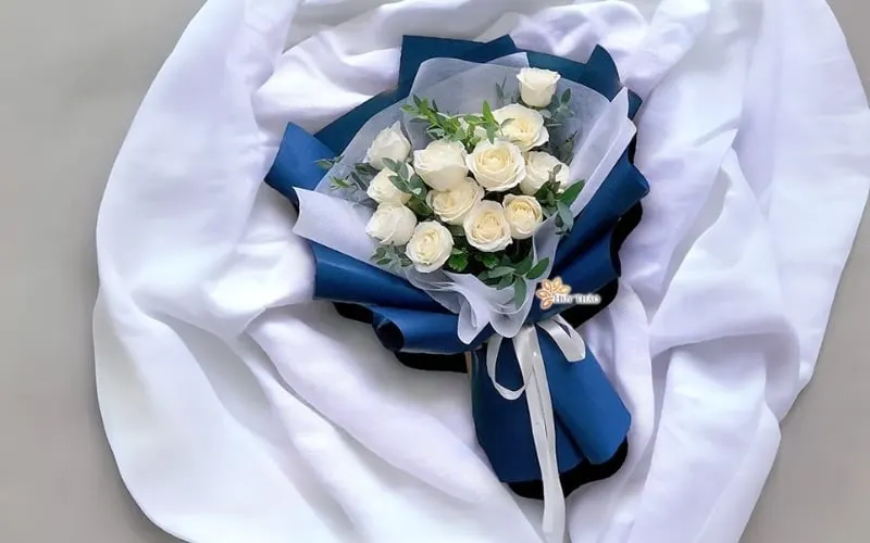 Mẫu hoa hồng trắng đơn giản phù hợp tặng sinh nhật chồng, đồng nghiệp