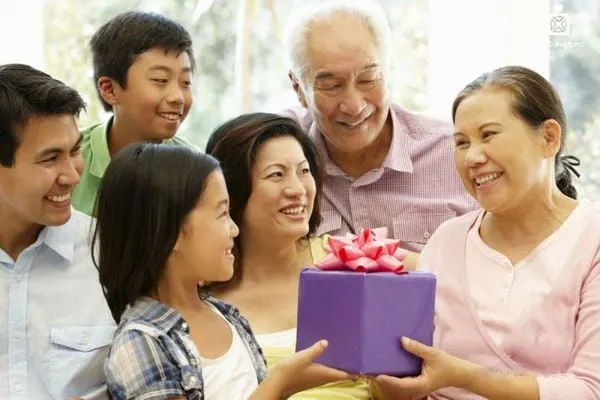 Hãy giúp cho ngày sinh nhật của ba mẹ