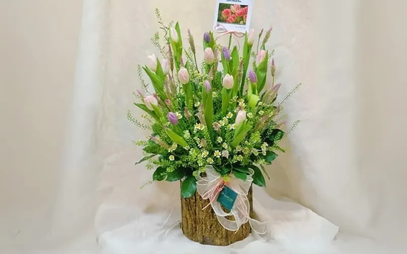 Chậu hoa tulip bằng gỗ độc đáo phù hợp tặng sinh nhật vợ