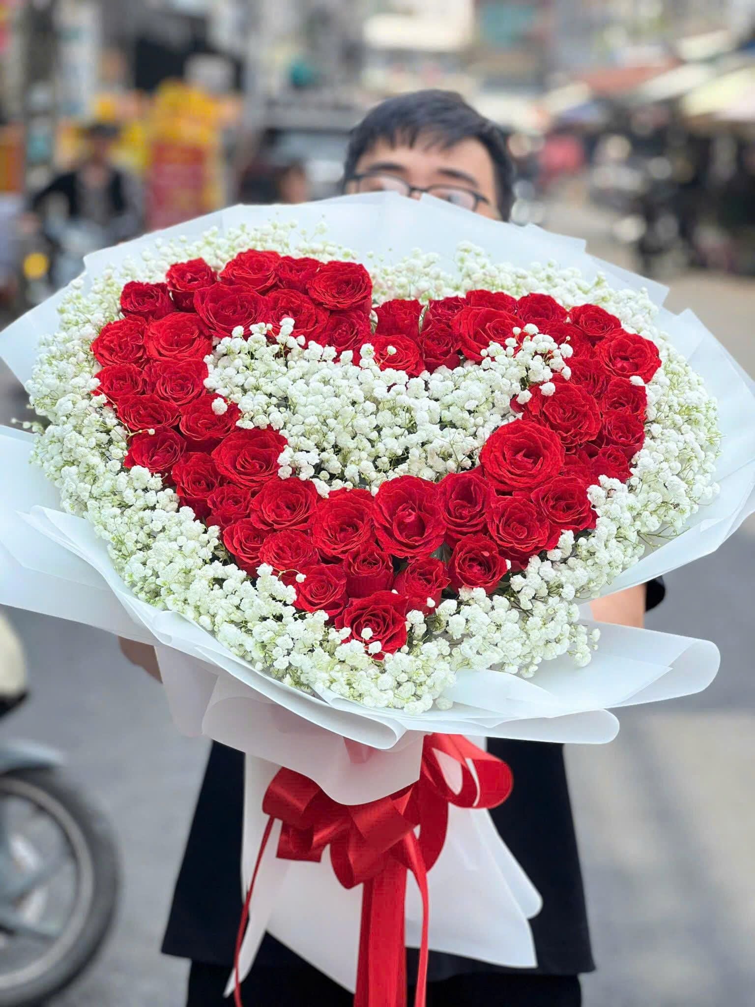 :  粉色皇冠花束 - HBT139 