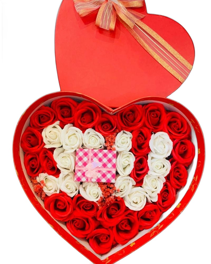 Hộp Hoa Tươi: Hộp Hoa Cầu Hôn I Love You - HH17