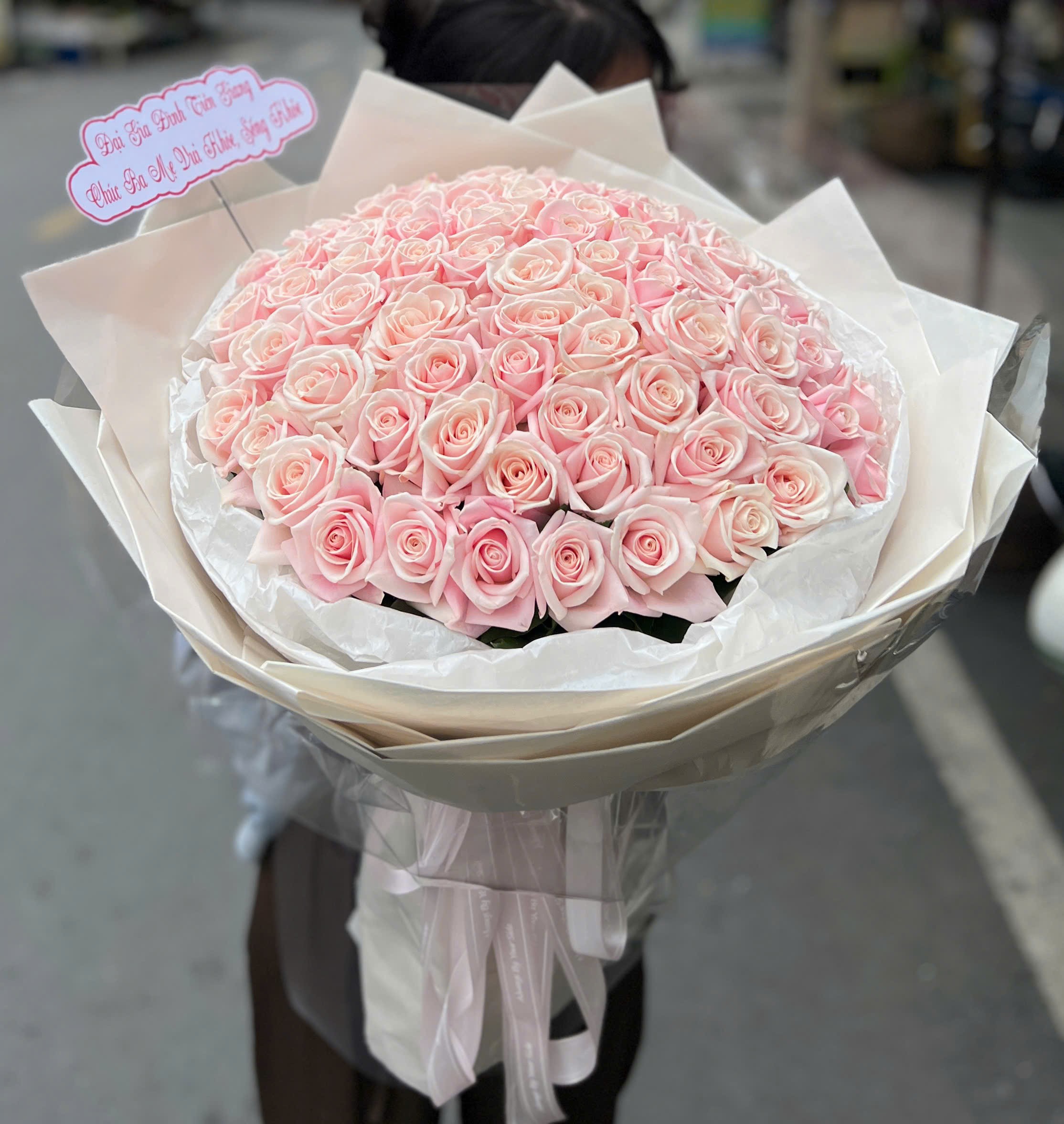 :  粉色皇冠花束 - HBT138 