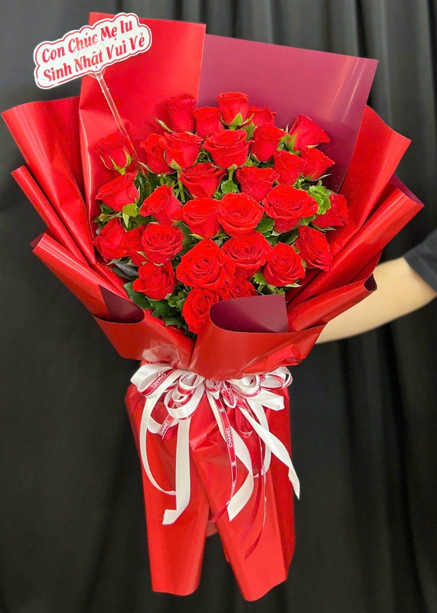 :  紅唇情歌花束 - HBD378 