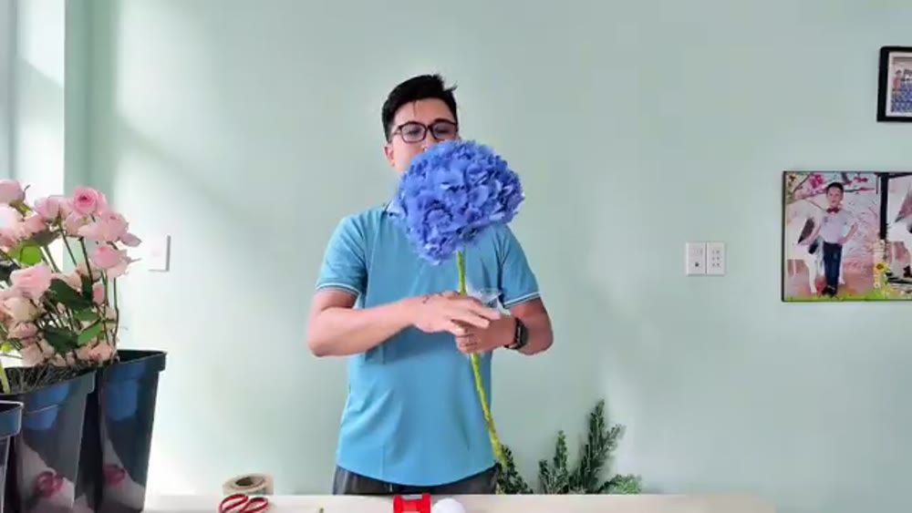 Bước 3: Vò cành hoa