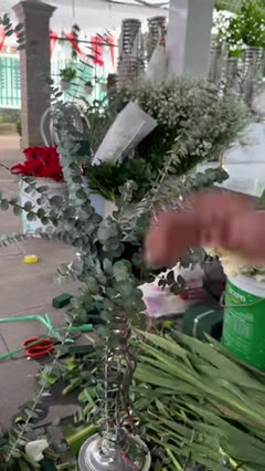Bước 4: Bắt đầu cắm hoa