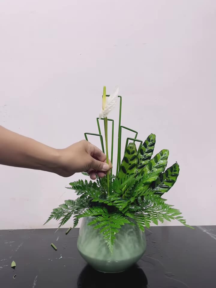 Bước 5: Cắm hoa chính
