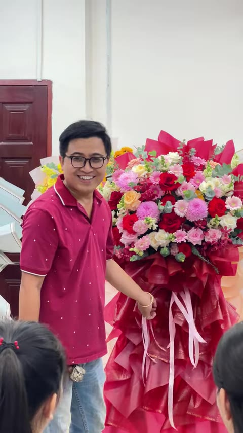Bước 2: Thêm Nơ Trang Trí