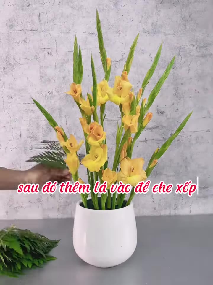 Bước 6: Thêm lá và hoa