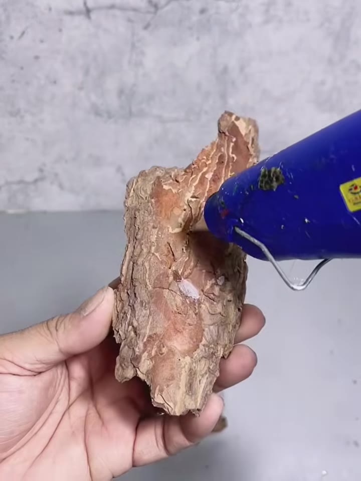 Bước 1: Chuẩn bị hộp cắm hoa