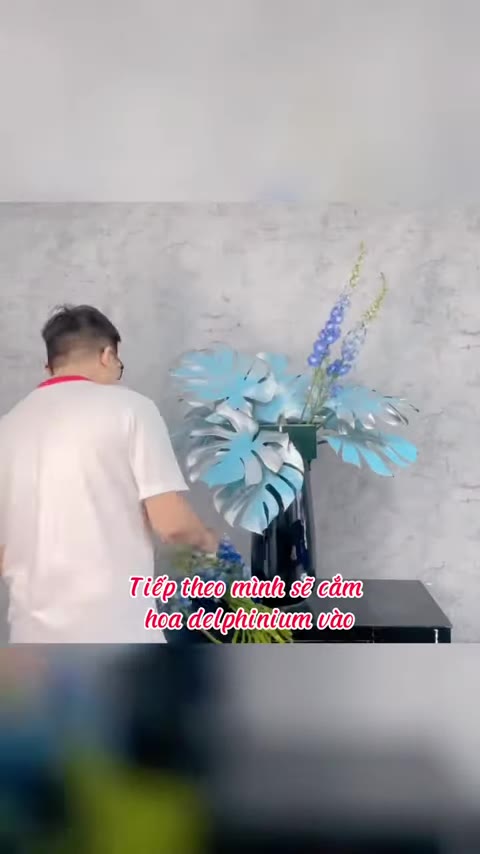 Bước 4: Cắm hoa dellphinum