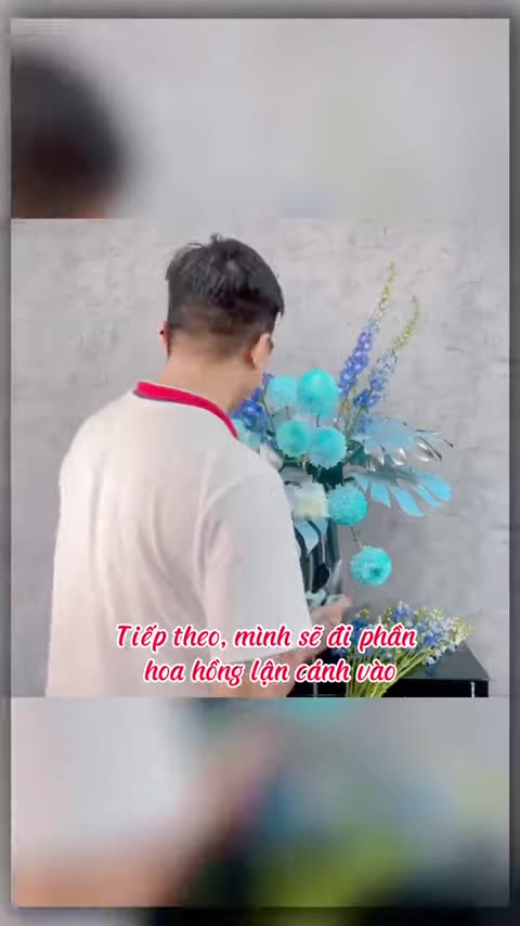 Bước 6: Cắm hoa hồng