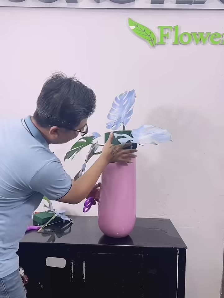 Bước 2: Cắt tỉa hoa