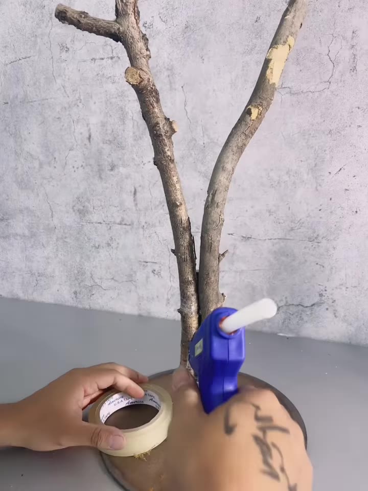Bước 3: Sử Dụng Keo Nóng